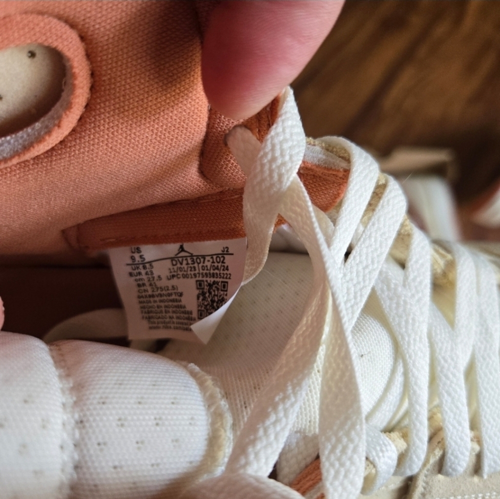 Nike Air Jordan 1 High Men 9.5 Zoom CMFT 2 Burnt Sunrise Tan 092025 - Picture 9 of 9